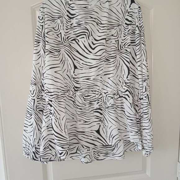 Zebra Wrap Top - Picture 2 of 2